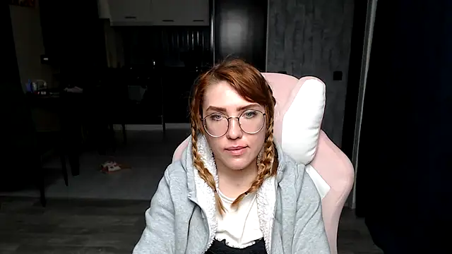 Snapshot of Reginasmilee chatting on November 20, 2025, 2:01 am Reginasmilee online show from November 20, 2025, 2:01 am