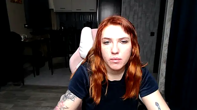 Snapshot of Reginasmilee chatting on December 4, 2025, 1:37 am Reginasmilee online show from December 4, 2025, 1:37 am