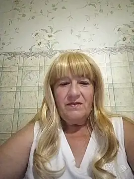 EmmaSwan555 online show from July 7, 2026, 10:13 pm