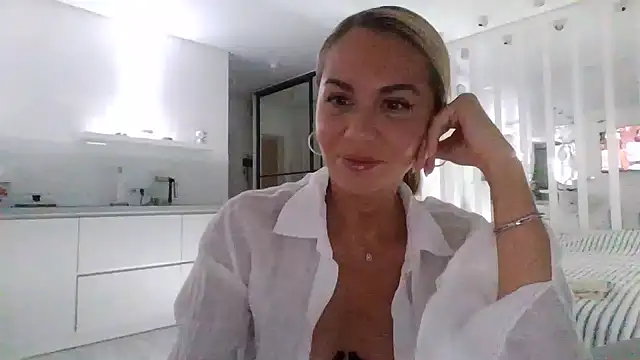Snapshot of Lorinamo chatting on July 10, 2026, 7:25 pm Lorinamo online show from July 10, 2026, 7:25 pm
