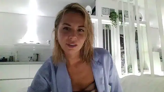 Snapshot of Lorinamo chatting on July 8, 2026, 8:09 pm Lorinamo online show from July 8, 2026, 8:09 pm
