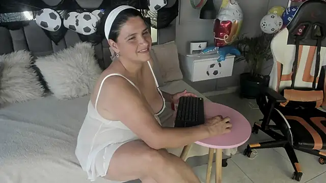 Snapshot of Martina_Milff chatting on July 9, 2026, 8:19 pm Martina Milff online show from July 9, 2026, 8:19 pm