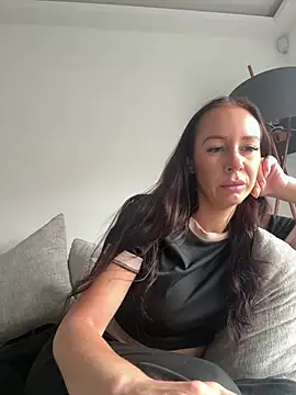 Snapshot of Charming_ScarlettX chatting on July 3, 2026, 7:15 am Charming ScarlettX online show from July 3, 2026, 7:15 am