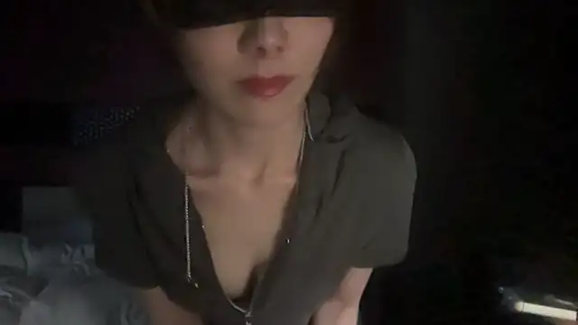 Snapshot of R_isa chatting on August 1, 2026, 5:44 pm R isa online show from August 1, 2026, 5:44 pm