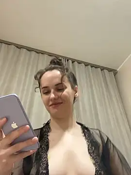 MilkyMinii online show from July 5, 2026, 9:54 pm