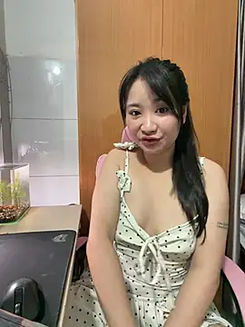 QuynhAnh68 online show from July 5, 2026, 2:49 am