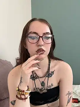 Snapshot of Ellie_Whitfield chatting on July 9, 2026, 2:16 pm Ellie Whitfield online show from July 9, 2026, 2:16 pm