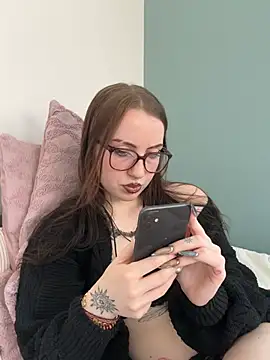 Snapshot of Ellie_Whitfield chatting on July 8, 2026, 1:23 pm Ellie Whitfield online show from July 8, 2026, 1:23 pm