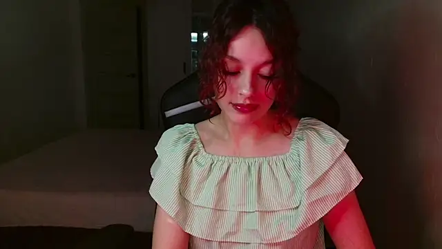 Snapshot of Mia_Luiza chatting on July 16, 2026, 7:22 pm Mia Luiza online show from July 16, 2026, 7:22 pm