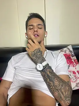 Snapshot of Aaronsexroom chatting on July 5, 2026, 4:19 am Aaronsexroom online show from July 5, 2026, 4:19 am