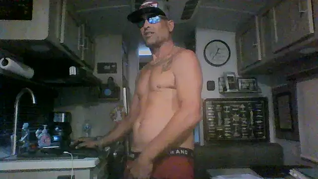 Snapshot of Reelg21 chatting on August 3, 2026, 1:28 pm Reelg21 online show from August 3, 2026, 1:28 pm
