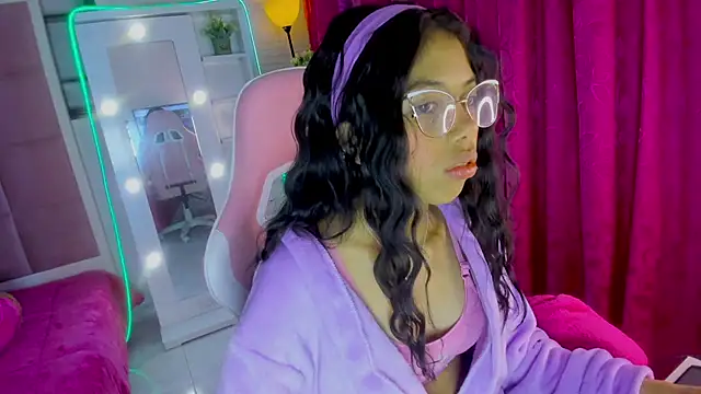 MelanieRousse online show from July 4, 2026, 2:29 am