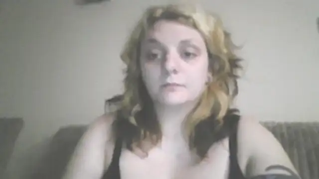 Snapshot of liltrinketgirl chatting on July 17, 2026, 8:11 am liltrinketgirl online show from July 17, 2026, 8:11 am