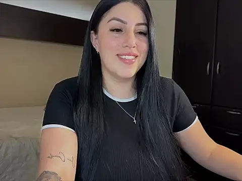 Snapshot of itsLucia_ chatting on July 16, 2026, 1:02 am itsLucia online show from July 16, 2026, 1:02 am