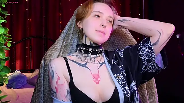 Snapshot of vixen_noir chatting on July 3, 2026, 4:35 pm vixen noir online show from July 3, 2026, 4:35 pm