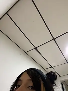 karolCozmo online show from July 6, 2026, 2:40 am