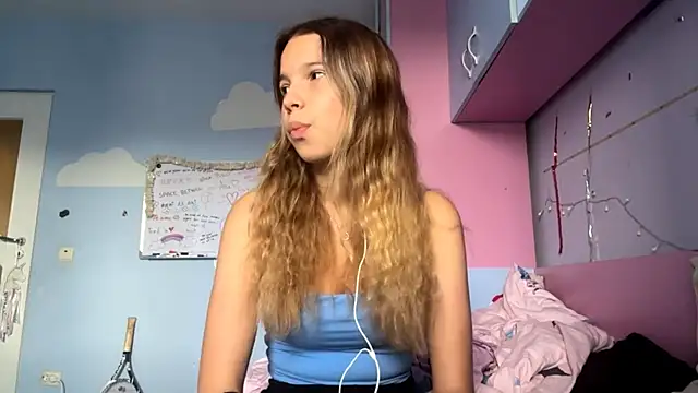 RubiWarlow online show from July 7, 2026, 10:52 am