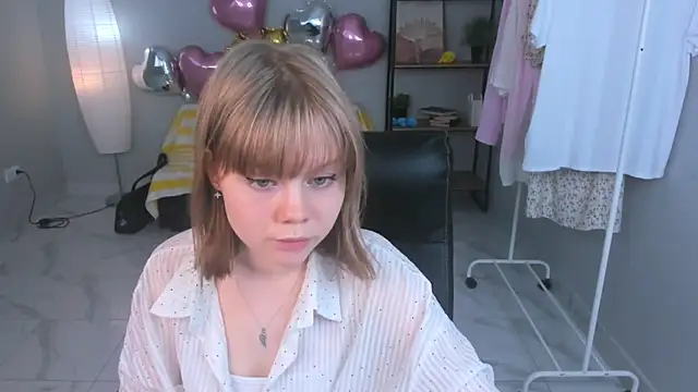 Snapshot of Kim_Adams_ chatting on July 4, 2026, 9:59 am Kim Adams online show from July 4, 2026, 9:59 am