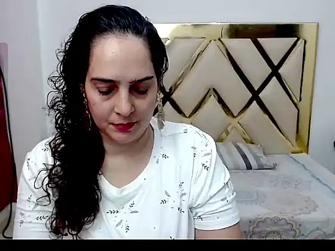 rebecamontero online show from July 6, 2026, 4:42 pm