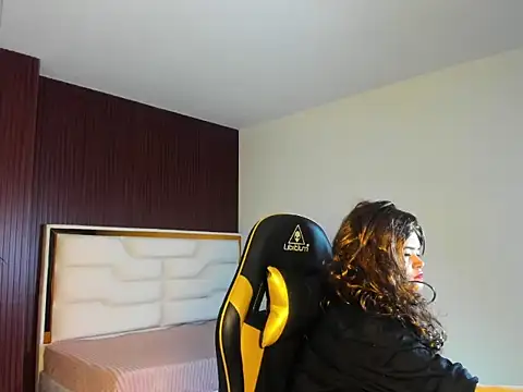 MelanyCardenas online show from July 9, 2026, 12:48 pm