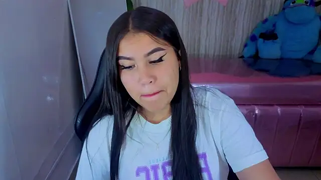Snapshot of camila_gomez_t chatting on July 6, 2026, 8:33 pm camila gomez t online show from July 6, 2026, 8:33 pm
