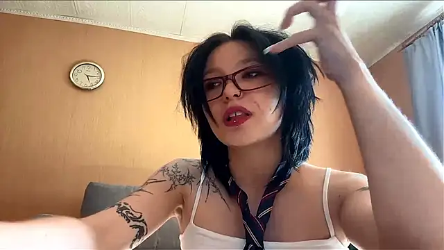 Snapshot of kriniavero chatting on July 17, 2026, 2:14 pm kriniavero online show from July 17, 2026, 2:14 pm