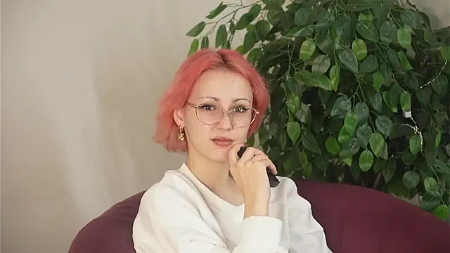 Snapshot of ErmelindaRottner chatting on July 8, 2026, 7:42 am ErmelindaRottner online show from July 8, 2026, 7:42 am