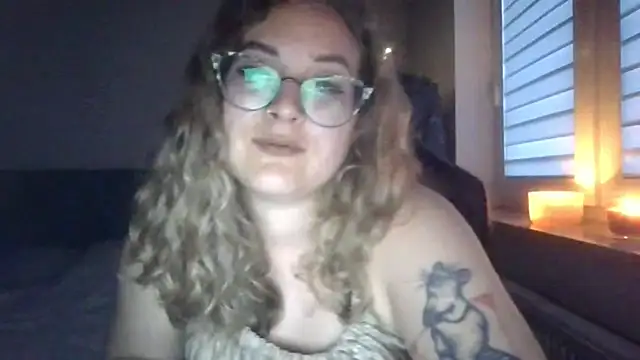 Snapshot of LucyTease chatting on July 7, 2026, 6:44 pm LucyTease online show from July 7, 2026, 6:44 pm