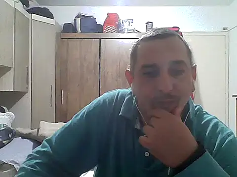 raposaoofc13 online show from July 8, 2026, 1:52 am