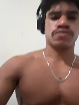 Snapshot of chinodominador chatting on July 7, 2026, 10:57 pm chinodominador online show from July 7, 2026, 10:57 pm
