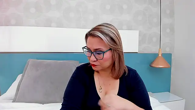 Snapshot of melinna_sins chatting on July 14, 2026, 2:01 pm melinna sins online show from July 14, 2026, 2:01 pm
