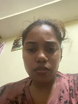 Diamond-girl143 online show from July 11, 2026, 5:35 pm
