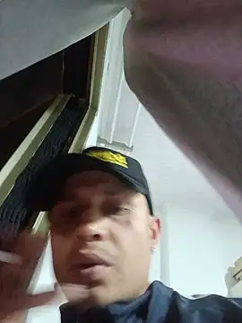 Snapshot of suavesito00070 chatting on July 10, 2026, 12:32 am suavesito00070 online show from July 10, 2026, 12:32 am