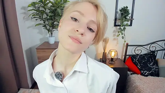 Snapshot of JanettePerro chatting on July 11, 2026, 8:42 pm JanettePerro online show from July 11, 2026, 8:42 pm