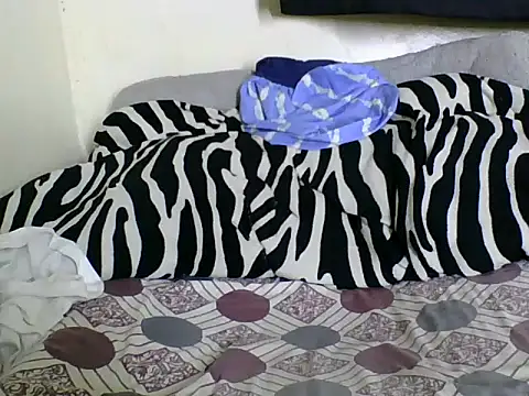 Snapshot of Gladysluna chatting on July 11, 2026, 4:13 am Gladysluna online show from July 11, 2026, 4:13 am