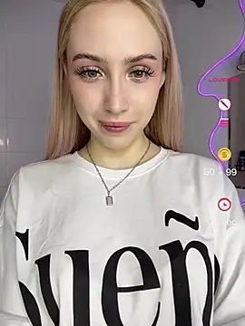 Snapshot of Lilechka_Moon chatting on July 15, 2026, 12:01 pm Lilechka Moon online show from July 15, 2026, 12:01 pm
