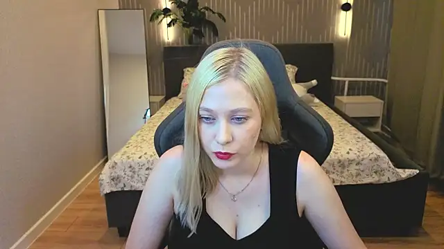 Snapshot of AmeliaxCandy chatting on July 21, 2026, 11:55 am AmeliaxCandy online show from July 21, 2026, 11:55 am