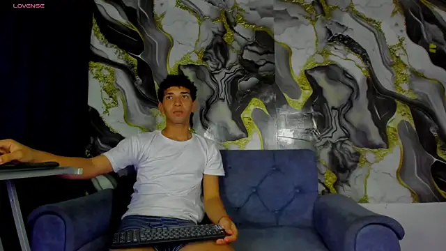 Snapshot of efrain_boy chatting on July 12, 2026, 5:52 am efrain boy online show from July 12, 2026, 5:52 am