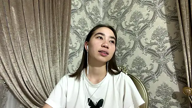 Snapshot of cocoSharms chatting on July 19, 2026, 3:09 pm cocoSharms online show from July 19, 2026, 3:09 pm