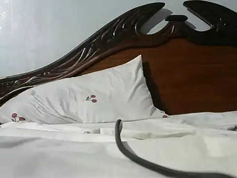 Snapshot of Titty_quween chatting on July 18, 2026, 11:24 pm Titty quween online show from July 18, 2026, 11:24 pm