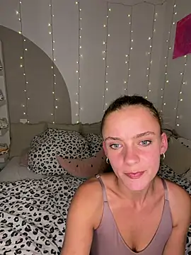 Snapshot of Stella_Rosee chatting on July 18, 2026, 8:39 pm Stella Rosee online show from July 18, 2026, 8:39 pm