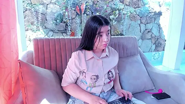 Snapshot of CarolineSoliz chatting on July 16, 2026, 8:17 pm CarolineSoliz online show from July 16, 2026, 8:17 pm