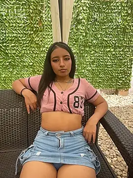 Snapshot of EstrellaGlow_Pink chatting on July 17, 2026, 6:16 pm EstrellaGlow Pink online show from July 17, 2026, 6:16 pm
