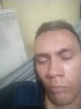 Snapshot of DavidAbril18 chatting on July 17, 2026, 10:12 am DavidAbril18 online show from July 17, 2026, 10:12 am