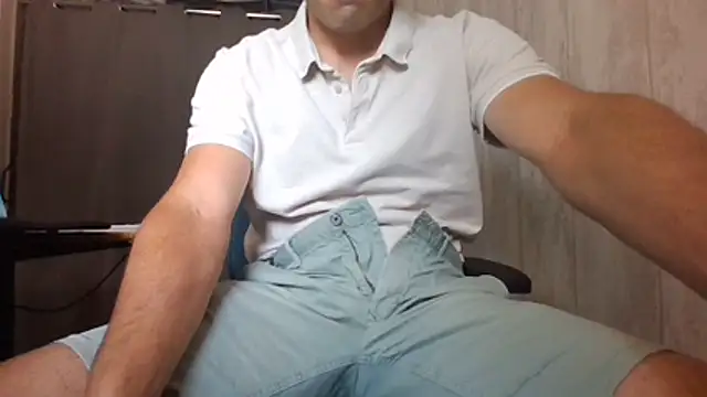 Snapshot of mikebrant01 chatting on July 18, 2026, 1:09 pm mikebrant01 online show from July 18, 2026, 1:09 pm