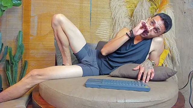 Snapshot of DemondSalvatore chatting on July 19, 2026, 7:32 pm DemondSalvatore online show from July 19, 2026, 7:32 pm