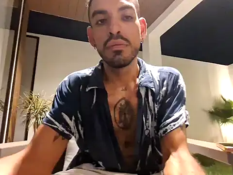 Blaxie xL online show from August 3, 2026, 1:36 am