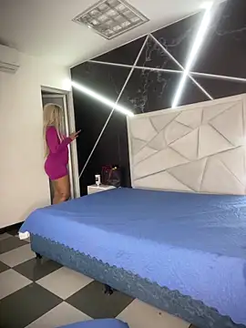 riri brunnete online show from April 9, 2026, 4:14 am