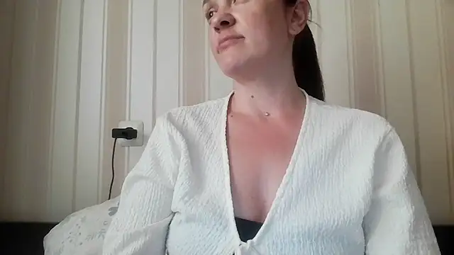 Snapshot of AbigailBlue chatting on August 2, 2026, 10:57 am AbigailBlue online show from August 2, 2026, 10:57 am