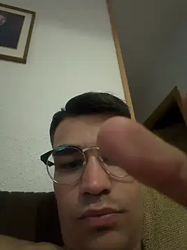 Snapshot of manuelgonzalez2204 chatting on August 3, 2026, 8:48 pm manuelgonzalez2204 online show from August 3, 2026, 8:48 pm